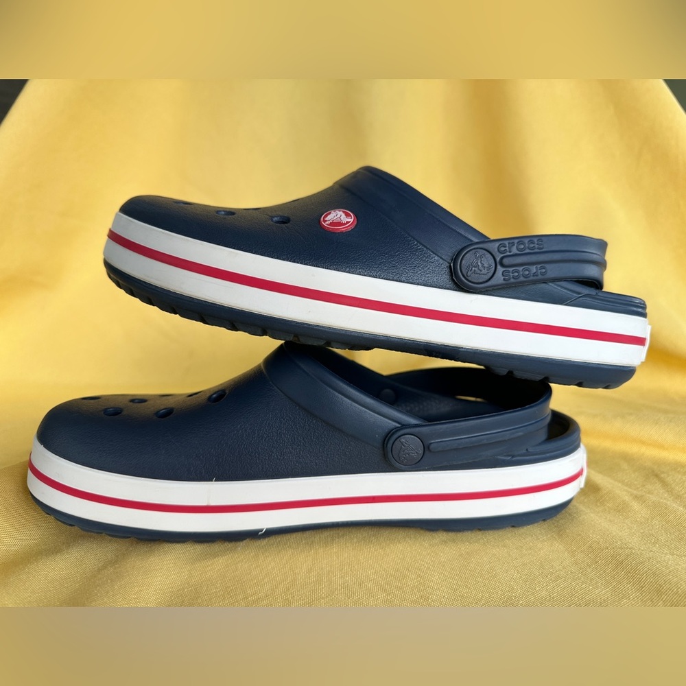 Men’s size 8 Navy Crocband with red and white base